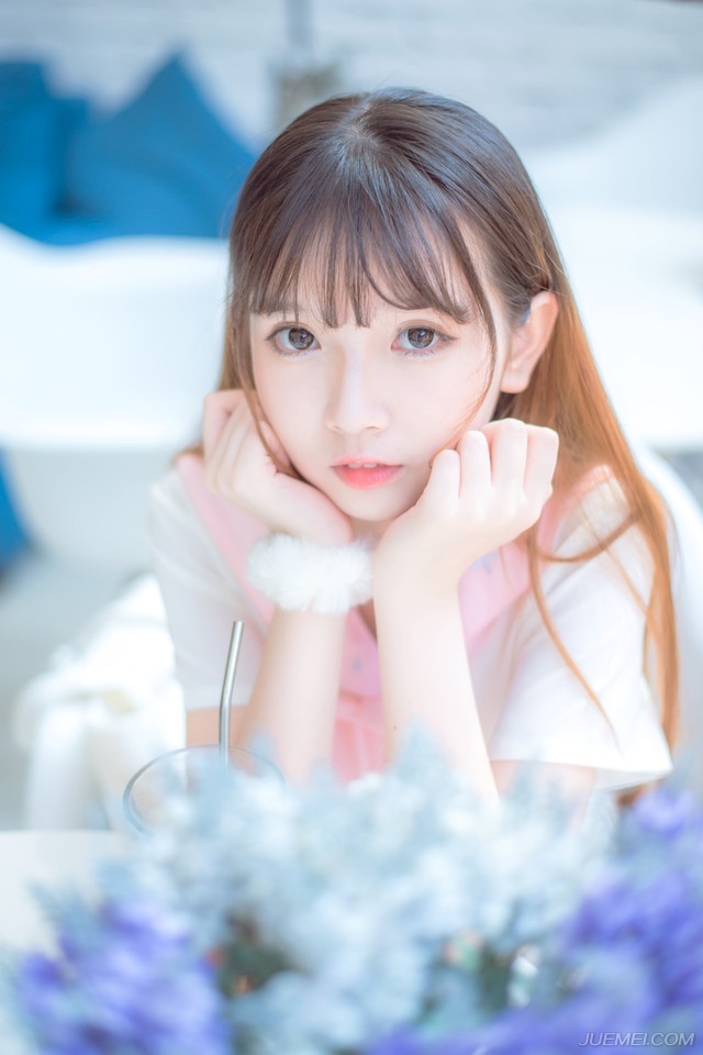 总要等到过了很久，总要等退无可退，才知道我们曾亲手舍弃的东西，在后来的日子里，再也遇不到了。